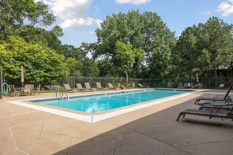 6085 Lincoln Drive Edina MN 55436