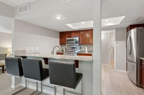 6085 Lincoln Drive Edina MN 55436