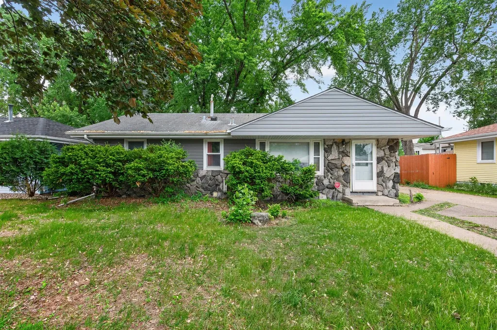 6607 46th Place N Crystal MN 55428