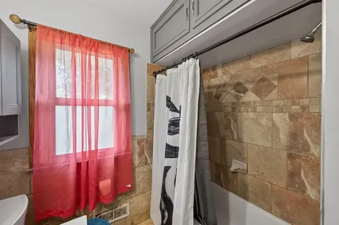 6607 46th Place N Crystal MN 55428