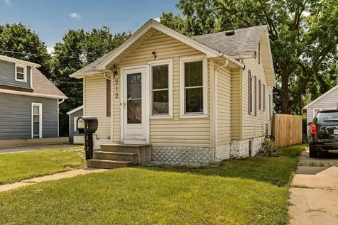 212 10 1/2 Street SE Rochester MN 55904