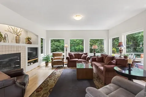 381 Del Rio Drive Chanhassen MN 55317