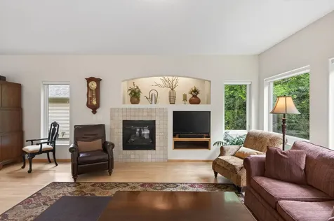 381 Del Rio Drive Chanhassen MN 55317