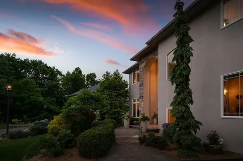 381 Del Rio Drive Chanhassen MN 55317