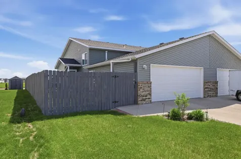 3392 Maple Leaf Loop S Fargo ND 58104