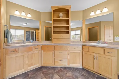 618 Tupelo Way Chaska MN 55318