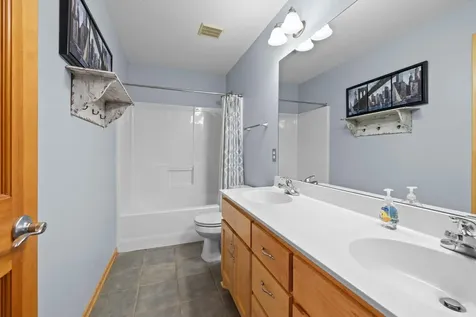 618 Tupelo Way Chaska MN 55318