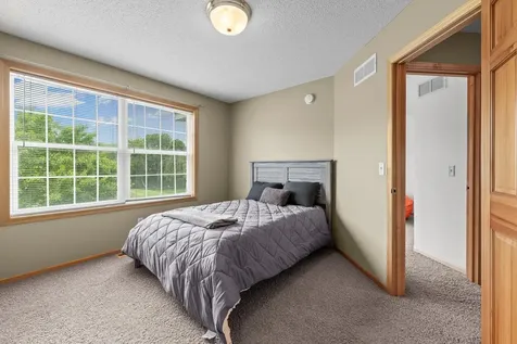 618 Tupelo Way Chaska MN 55318