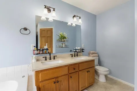 1857 Wyndam Drive Shakopee MN 55379