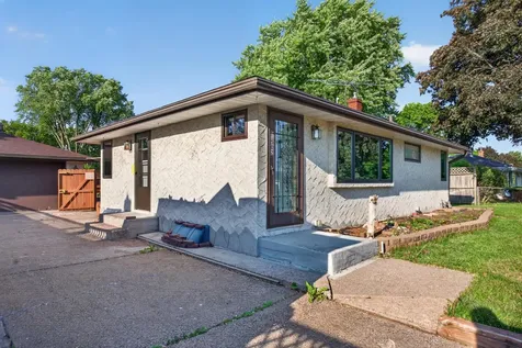 1502 Sherren Avenue E Maplewood MN 55109