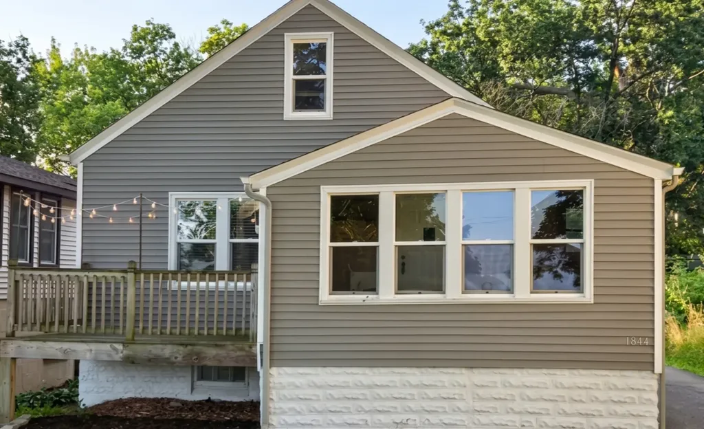 1844 E Shore Drive Maplewood MN 55109