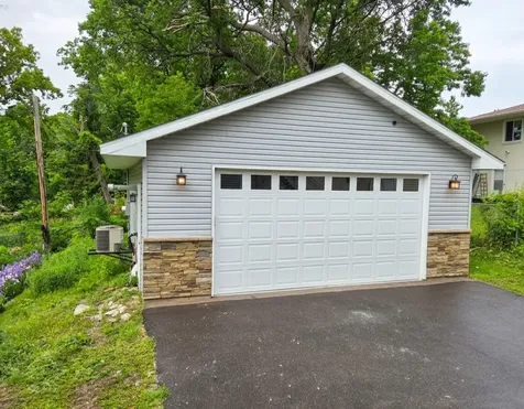 1844 E Shore Drive Maplewood MN 55109