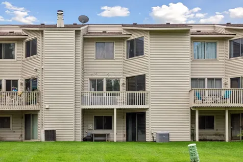 7004 Quail Circle W Brooklyn Center MN 55429