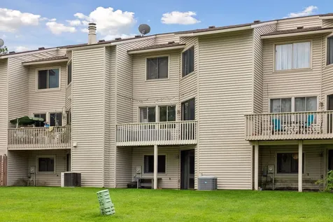 7004 Quail Circle W Brooklyn Center MN 55429