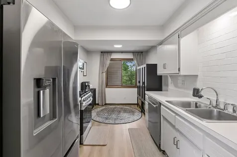 7004 Quail Circle W Brooklyn Center MN 55429