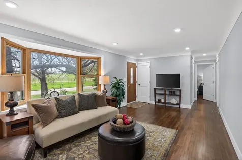 31 Demont Avenue E Little Canada MN 55117