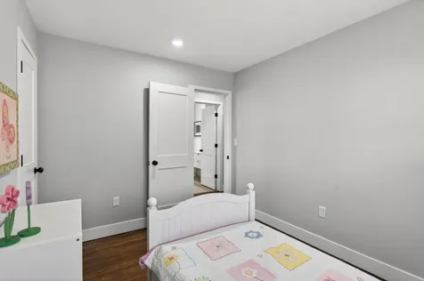 31 Demont Avenue E Little Canada MN 55117