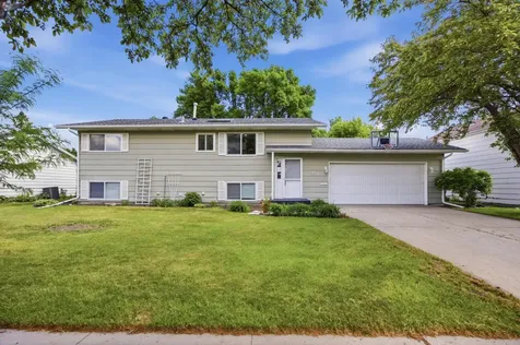 630 Appletree Lane Moorhead MN 56560