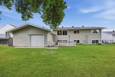 630 Appletree Lane Moorhead MN 56560