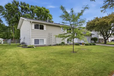 630 Appletree Lane Moorhead MN 56560