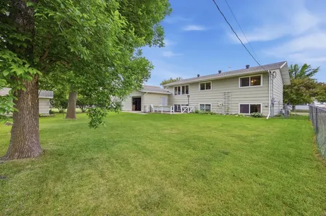 630 Appletree Lane Moorhead MN 56560