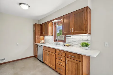 320 113th Avenue NE Blaine MN 55434