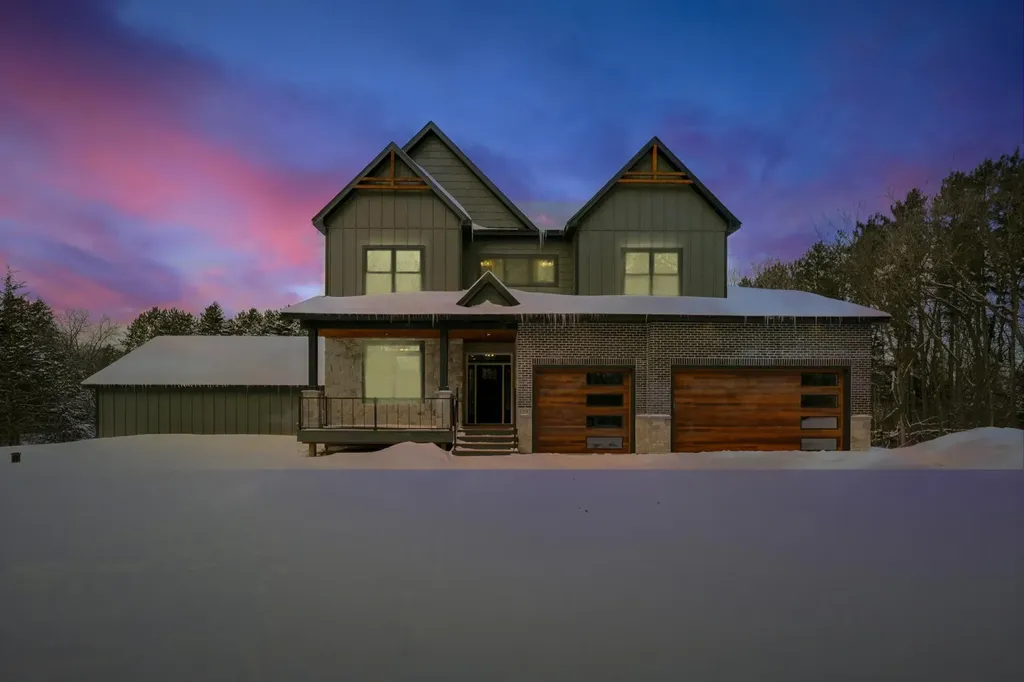 1397 Fox Ridge Trail Hudson WI 54082