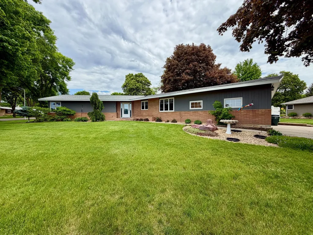 306 S Fairview Drive Luverne MN 56156