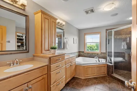 17662 Hayes Avenue Lakeville MN 55044