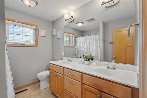 17662 Hayes Avenue Lakeville MN 55044