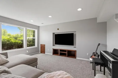 17662 Hayes Avenue Lakeville MN 55044