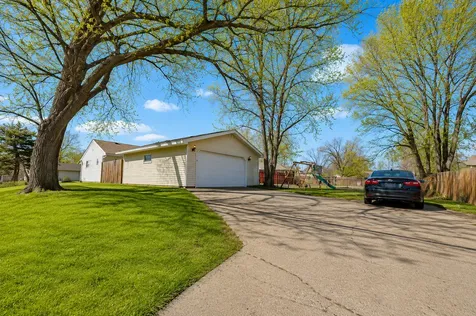 7700 Sierra Parkway Brooklyn Park MN 55444