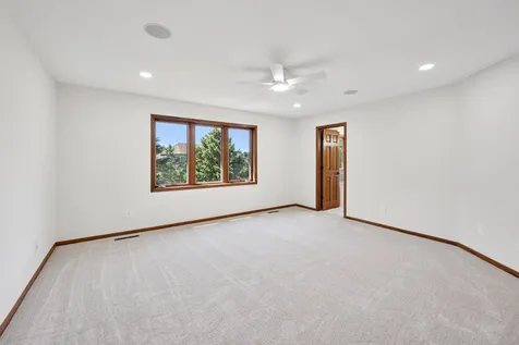 10175 Powers Lake Trail Woodbury MN 55129