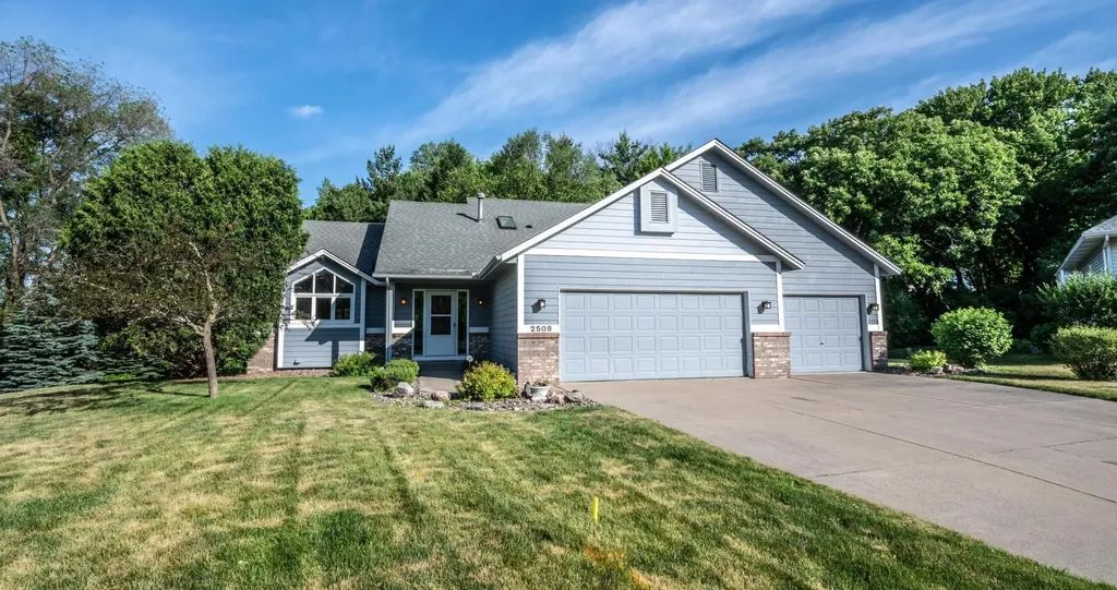 2508 Kennelly Place Burnsville MN 55337