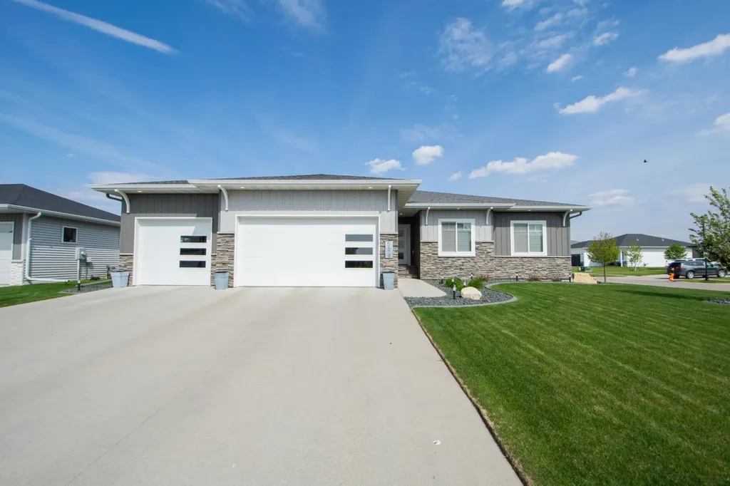 5674 43rd Street S Fargo ND 58104