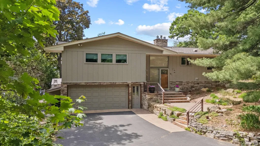 314 N Cove Road Hudson WI 54016
