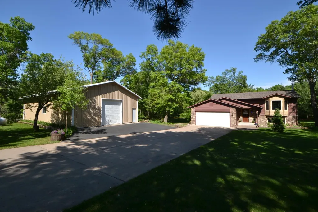 32623 Goldenrod Street NW Cambridge MN 55008