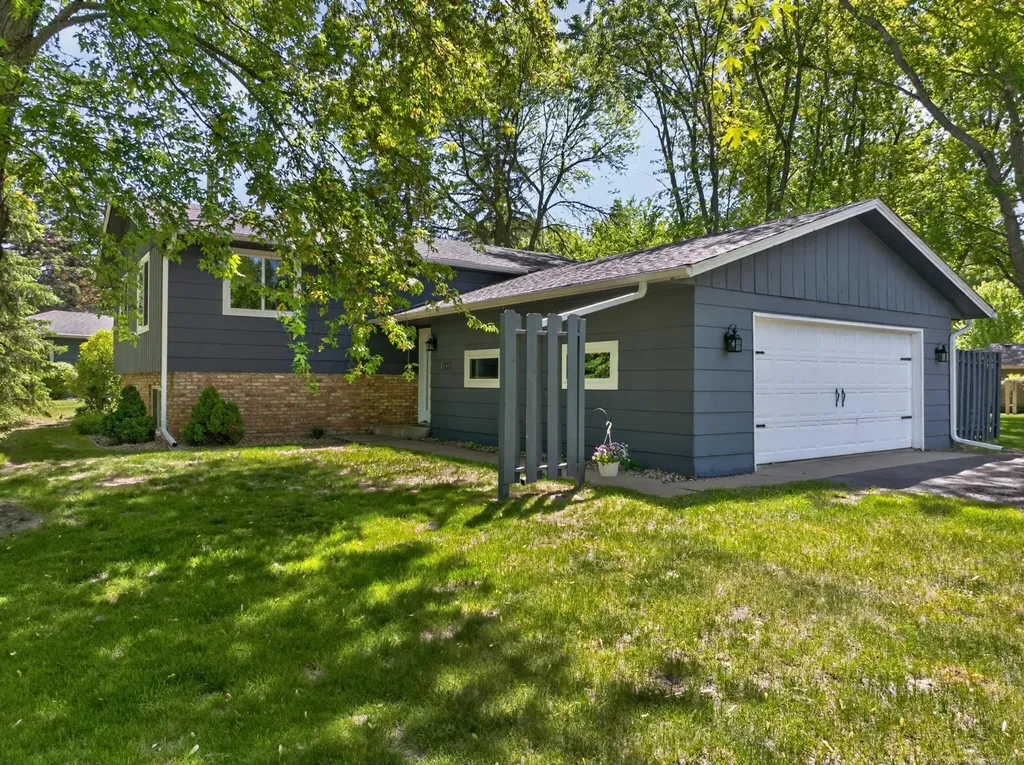 1802 Oak Knoll Drive NE Alexandria MN 56308