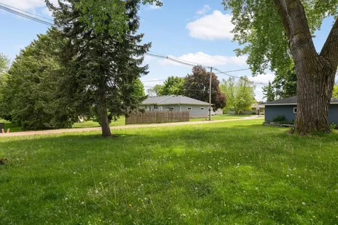 405 1st Avenue SE New Prague MN 56071