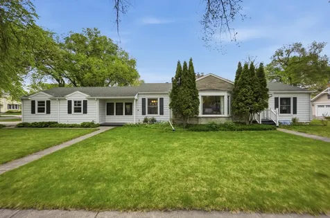 615 10th Avenue S Fargo ND 58103