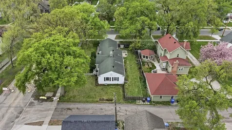 615 10th Avenue S Fargo ND 58103