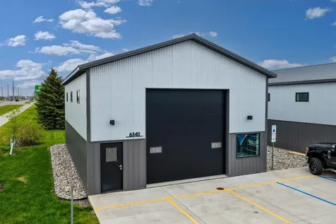 6141 53rd Avenue S Fargo ND 58104