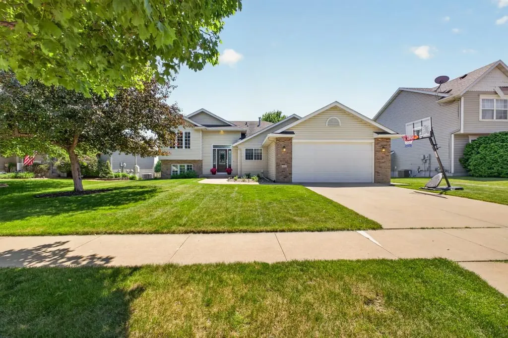480 Manor Ridge Drive NW Rochester MN 55901