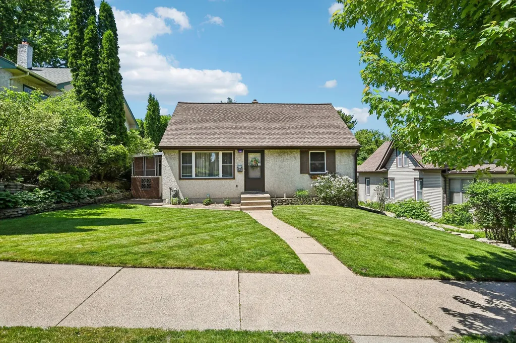 961 Livingston Avenue West Saint Paul MN 55118