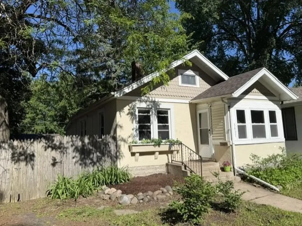 3411 Queen Avenue N Minneapolis MN 55412