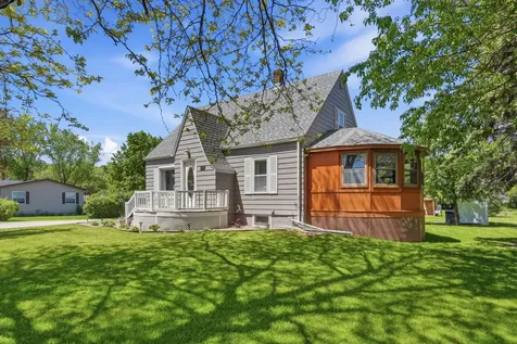 573 Stearns Avenue E Eden Valley MN 55329