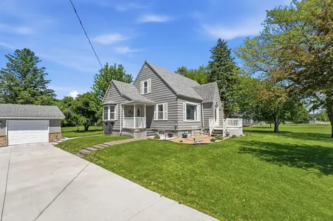573 Stearns Avenue E Eden Valley MN 55329