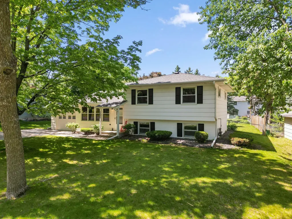 3645 Rolling View Drive White Bear Lake MN 55110