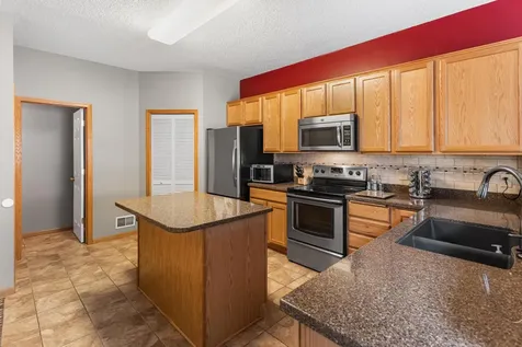 2033 Poppy Drive Chanhassen MN 55317