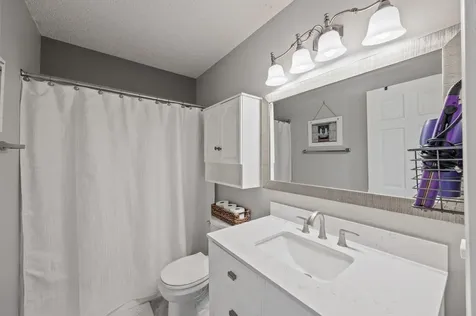 1998 Brittany Court Shakopee MN 55379